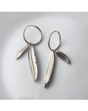 Srebrne kolczyki gładkie koła z dwoma piórkami pr. 925 