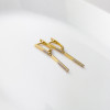 Złote kolczyki z wiszącą pałeczką pr. 585