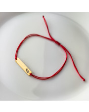 Bransoletka na czerwonym sznurku ze złotą blaszką i stópkami z możliwością graweru z dwóch stron - pr. 585 