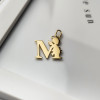 Złota zawieszka literka M z Aniołkiem 10 x 11 mm - pr.585